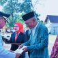 Penyerahan Manfaat Jaminan Sosial Ketenagakerjaan kepada Ahli Waris Peserta BPJS Ketenagakerjaan di Kota Bima usai Upacara HUT ke-81 Kemerdekaan RI.