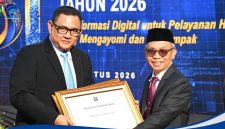 Wakil Bupati Lombok Utara Kusmalahadi Syamsuri Menerima Tiga Penghargaan Pada Peringatan Hari Pengayoman ke-81 di Kantor Wilayah Kementerian Hukum NTB, Rabu (19/8/2026).
