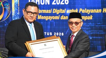 Wakil Bupati Lombok Utara Kusmalahadi Syamsuri Menerima Tiga Penghargaan Pada Peringatan Hari Pengayoman ke-81 di Kantor Wilayah Kementerian Hukum NTB, Rabu (19/8/2026).