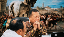 Gubernur NTB Lalu Muhamad Iqbal Dengan Latar Ilustrasi Kuda Troya, Menggambarkan Sorotan Mi6 Terhadap dDnamika Pencalonan Ketua KONI NTB periode 2026-2030.