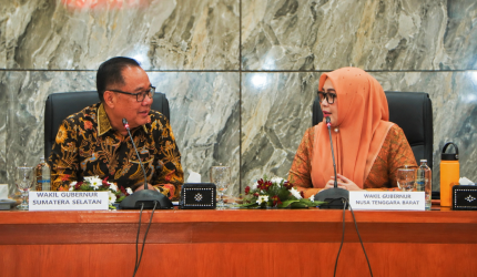 Wagub Sumsel Cik Ujang dan Wagub NTB Indah Dhamayanti Putri bahas izin tambang rakyat.