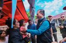 Gubernur NTB Lalu Muhamad Iqbal Saat Menemui dan Menyapa Masyarakat Terdampak Gempa di Manggarai Timur, NTT, Kamis (20/8/2026).