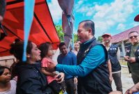 Gubernur NTB Lalu Muhamad Iqbal Saat Menemui dan Menyapa Masyarakat Terdampak Gempa di Manggarai Timur, NTT, Kamis (20/8/2026).