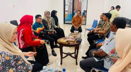Sekretaris Dinas Koperasi UKM Provinsi NTB Baiq Ayu Juita Mayasari Menerima Kunjungan Kerja Komisi II DPRD Kabupaten Sumbawa Barat di Aula PLUT KUMKM NTB.