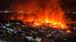 kebakaran Kampung Adat Sade Lombok Tengah