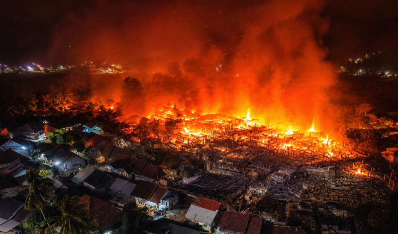 kebakaran Kampung Adat Sade Lombok Tengah