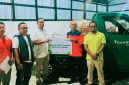 Bank NTB Syariah menyalurkan bantuan air bersih dan paket sembako kepada warga terdampak kebakaran di kawasan Desa Adat Sade, Lombok Tengah.