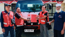 PMI NTB Melalui Ketua Bidang Informasi dan Komunikasi (Infokom) PMI Provinsi NTB, Fahrul Mustofa Mewakili Plt Ketua PMI NTB Ns. Lalu R. Doddy Setiawan
Melepas Truk Tangki Air Untuk Membantu Memenuhi Kebutuhan Air Bersih Masyarakat Terdampak Gempa Bumi di NTT.