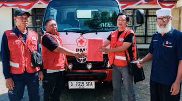 PMI NTB Melalui Ketua Bidang Informasi dan Komunikasi (Infokom) PMI Provinsi NTB, Fahrul Mustofa Mewakili Plt Ketua PMI NTB Ns. Lalu R. Doddy Setiawan
Melepas Truk Tangki Air Untuk Membantu Memenuhi Kebutuhan Air Bersih Masyarakat Terdampak Gempa Bumi di NTT.
