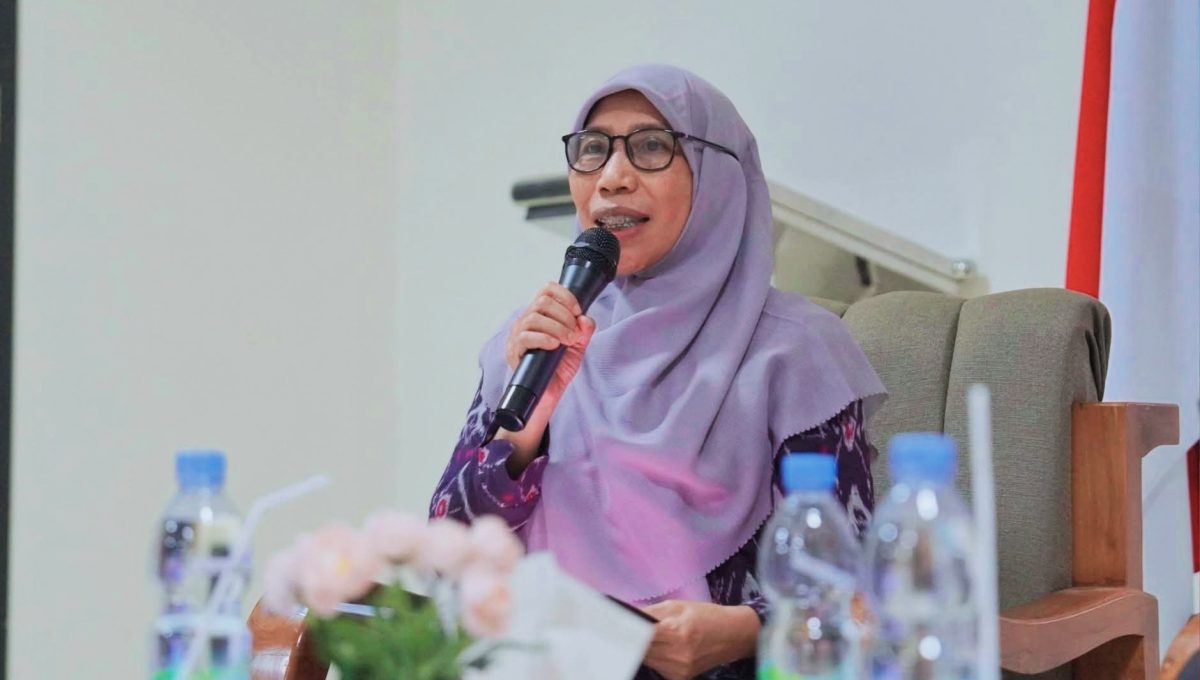 Anggota KPU Provinsi NTB Divisi Teknis Penyelenggaraan Pemilu, Zuriati, Dalam Pembahasan Mengenai Pemenuhan Hak Pilih Kelompok Rentan Dan Pemilih Disabilitas.