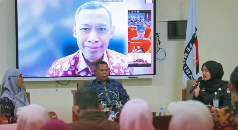 Komisioner Komnas HAM RI Pramono U Tanthowi Menyampaikan Pandangan Mengenai Pemenuhan Hak Pilih Kelompok Rentan Dalam Penyelenggaraan Pemilu.