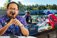 Kepala Dinas Kelautan dan Perikanan NTB Muslim dan Terlihat Aktivitas Nelayan di Pelabuhan