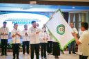 Ketua Perbasasi NTB Terpilih Muhammad Putera Ferryandi Menerima Pataka Perbasasi NTB Dalam Momentum Pelantikan Pengurus Periode 2026-2030 di Mataram.