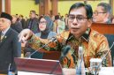 Ketua Komisi III DPRD NTB Sambirang Ahmadi Menyampaikan Pandangan Terkait Perubahan Struktur APBD NTB 2027.