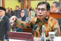 Ketua Komisi III DPRD NTB Sambirang Ahmadi Menyampaikan Pandangan Terkait Perubahan Struktur APBD NTB 2027.