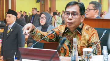 Ketua Komisi III DPRD NTB Sambirang Ahmadi Menyampaikan Pandangan Terkait Perubahan Struktur APBD NTB 2027.