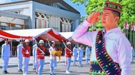 Gubernur NTB Lalu Muhamad Iqbal Mengenakan Pakaian Adat Manggarai Saat Menjadi Inspektur Upacara HUT ke-81 Kemerdekaan RI di Halaman Kantor Gubernur NTB, Mataram, Senin (17/8/2026).