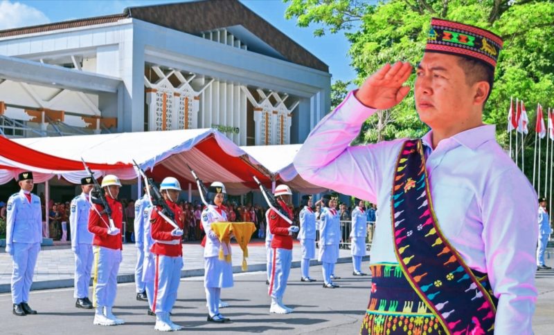 Gubernur NTB Lalu Muhamad Iqbal Mengenakan Pakaian Adat Manggarai Saat Menjadi Inspektur Upacara HUT ke-81 Kemerdekaan RI di Halaman Kantor Gubernur NTB, Mataram, Senin (17/8/2026).