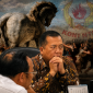 Gubernur NTB Lalu Muhamad Iqbal dengan latar ilustrasi Kuda Troya, Menggambarkan Sorotan Mi6 terhadap Dinamika Pencalonan Ketua KONI NTB Periode 2026-2030.