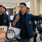 Ketua DPM Universitas Mataram Maulana saat Menyampaikan Sikap Terkait Polemik Pergeseran Dana BTT Rp484 Miliar dan Rencana Gugatan ke PTUN Mataram.