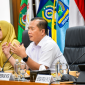 Gubernur NTB Lalu Muhamad Iqbal Didampingi Wakil Gubernur Indah Damayanti Putri dan Sekda Saat Memimpin Rapat Pimpinan Pemprov NTB Untuk Membahas Pembenahan Pemerintahan, Penataan ASN, Kesiapsiagaan Bencana dan Pemulihan Desa Adat Sade.
