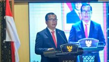 Gubernur NTB Dr. Lalu Muhamad Iqbal Menyampaikan Evaluasi Pengelolaan Belanja APBD NTB Tahun Anggaran 2025 Dalam Rapat Paripurna DPRD NTB.