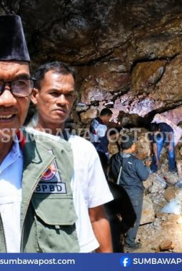 Wabup Sumbawa Datangi Rumah Duka Korban Tambang Lantung, Aktivitas Dihentikan Sementara