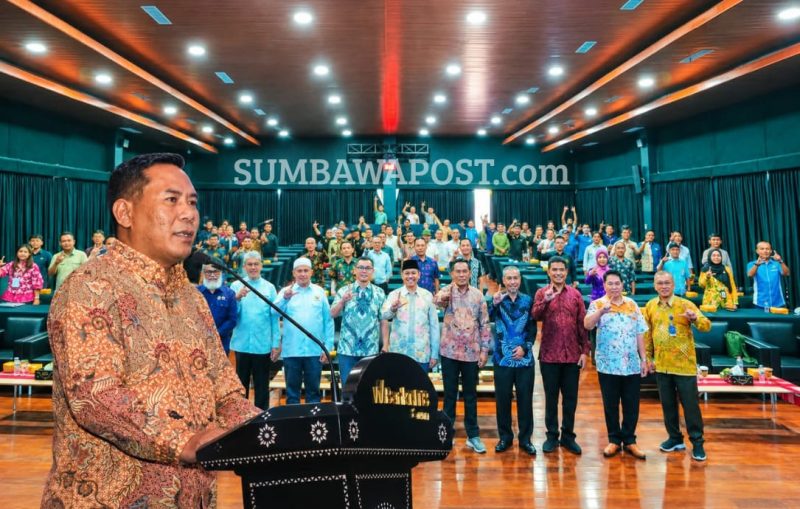 Ketua PWI NTB, Dan Wartawan Dari Berbagai Daerah di NTB Mengikuti Kegiatan Orientasi Kewartawanan dan Keorganisasian (OKK) PWI NTB di Mataram.