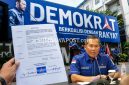 Pelaksana Tugas (Plt) Partai Demokrat NTB Made Rai Astawe dan Dokumen surat DPP Partai Demokrat terkait jadwal Musda V Demokrat NTB dan Kegiatan Jajaran Partai Demokrat NTB.