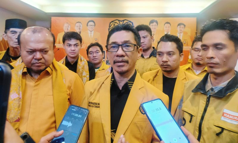 Ketua DPD Hanura NTB Ahmad Dahlan (Dae Leo) bersama Ketua Tim Satuan Tugas (Task Force) DPP Hanura Patrice Rio Capella dan jajaran Hanura NTB Saat Konsolidasi Organisasi.
