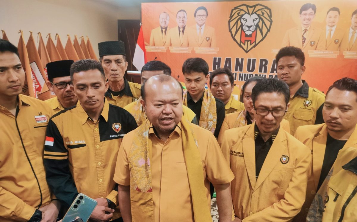 Ketua Tim Satuan Tugas (Task Force) DPP Hanura Patrice Rio Capella Didampingi Ketua DPD Hanura NTB Ahmad Dahlan (Dae Leo) Bersama Jajaran Hanura NTB Saat Konsolidasi Politik Menuju Pemilu 2029.
