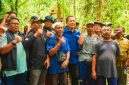 Gubernur NTB Lalu Muhamad Iqbal Saat Meninjau Kawasan Hutan Sesaot, Lombok Barat, Bersama Jajaran Kehutanan, Gapoktan dan Pemerintah Desa Penyangga.