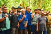 Gubernur NTB Lalu Muhamad Iqbal Saat Meninjau Kawasan Hutan Sesaot, Lombok Barat, Bersama Jajaran Kehutanan, Gapoktan dan Pemerintah Desa Penyangga.