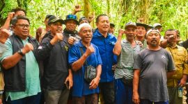 Gubernur NTB Lalu Muhamad Iqbal Saat Meninjau Kawasan Hutan Sesaot, Lombok Barat, Bersama Jajaran Kehutanan, Gapoktan dan Pemerintah Desa Penyangga.