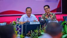 Gubernur NTB Lalu Muhamad Iqbal saat Membuka Rakor Pemantauan dan Evaluasi Perbaikan Tata Kelola Pemerintahan Daerah bersama KPK di Mataram.
