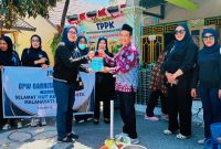 Garnita Malahayati NasDem NTB melakukan restorasi fasilitas kakus sekolah dalam rangka HUT ke-15 melalui gerakan GARNITA PEDULI.