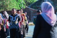 Wagub NTB Indah Dhamayanti Putri Bersama Jajaran ASN Saat Apel Pagi di Dinas Pertanian dan Ketahanan Pangan Provinsi NTB.