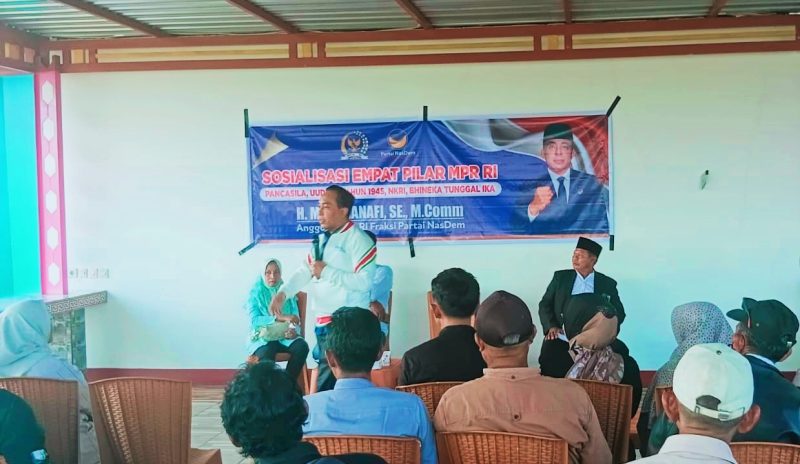 Anggota DPR RI Mori Hanafi saat Menyampaikan Materi Tentang Pentingnya Menjaga 4 Pilar Kebangsaan kepada Pemuda Bima, Tokoh Masyarakat.