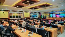 Laporan Gubernur Iqbal dalam Rapat Paripurna DPRD Provinsi NTB saat Menyampaikan Pandangan Pemerintah Terhadap Hasil Evaluasi Menteri Dalam Negeri Terkait Rancangan Peraturan Daerah Tentang Pertanggungjawaban Pelaksanaan APBD Tahun Anggaran 2025 beserta Rancangan Peraturan Gubernur tentang Penjabarannya. 