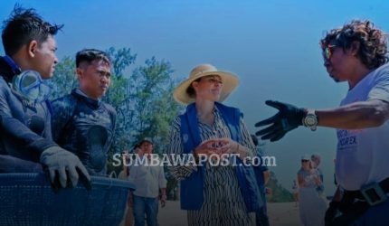Putri Mahkota Swedia Crown Princess Victoria bersama Gubernur NTB Lalu Muhamad Iqbal meninjau konservasi laut di Gili Meno.