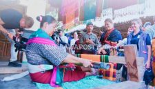 Putri Mahkota Swedia HRH Crown Princess Victoria Saat Berdialog Dengan Masyarakat Adat di Desa Karang Bajo, Kabupaten Lombok Utara.