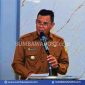 Bupati Sumbawa Ir. H. Syarafuddin Jarot Saat Menyampaikan Pentingnya Penanganan Stunting Secara Bersama-sama Dalam Kegiatan Refreshment Training Tatalaksana Pencegahan dan Penanganan Stunting dan Malnutrisi di Sumbawa.