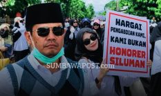 Ratusan PPPK Geruduk Pemkab Dompu, Teriak ‘Kami Dianaktirikan’, Bupati Tak Temui Massa