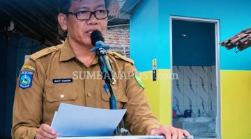 Kepala Dinas Kesehatan Kabupaten Sumbawa H. Syarif Hidayat saat Menyampaikan Kondisi Stunting dan Pentingnya Intervensi Sensitif Lintas Sektor di Kabupaten Sumbawa.