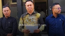 Tim Kuasa Hukum H. Afandir dari Kantor Hukum Justice Law Firm Safran bersama Adhar dan Abdul Rahman Salman Faris Menyampaikan Sikap Hukum Terkait Laporan Terhadap Kabag Kesra Bima ke Polda NTB.