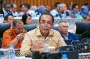 Anggota Komisi V DPR RI Mori Hanafi Saat Mengikuti Rapat Dengar Pendapat (RDP) bersama BMKG dan BNPP/Basarnas di Kompleks Parlemen, Jakarta.