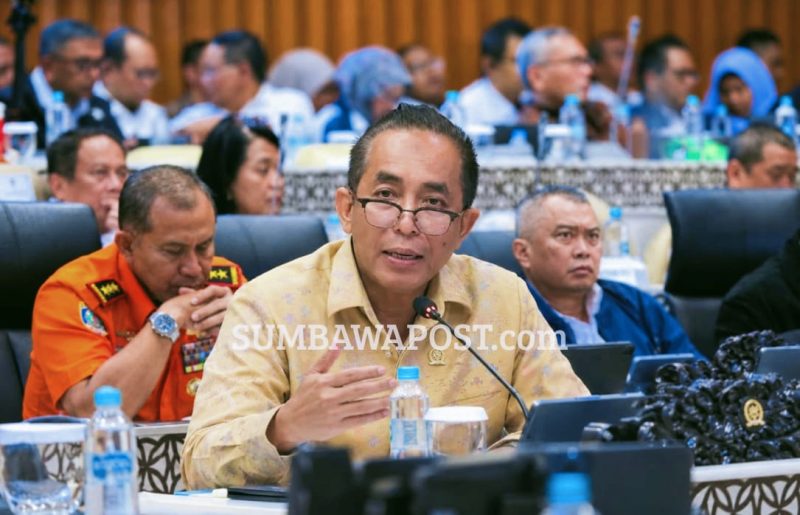 Anggota Komisi V DPR RI Mori Hanafi Saat Mengikuti Rapat Dengar Pendapat (RDP) bersama BMKG dan BNPP/Basarnas di Kompleks Parlemen, Jakarta.