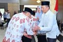 Gubernur NTB Lalu Muhamad Iqbal Didampingi Wakil Gubernur NTB Hj. Indah Dhamayanti Putri Atau Akrab Disapa Umi Dinda Saat Melepas Kafilah NTB Yang Akan Mengikuti MTQ Nasional XXXI 2026 di Semarang, Jawa Tengah.