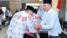 Gubernur NTB Lalu Muhamad Iqbal Didampingi Wakil Gubernur NTB Hj. Indah Dhamayanti Putri Atau Akrab Disapa Umi Dinda Saat Melepas Kafilah NTB Yang Akan Mengikuti MTQ Nasional XXXI 2026 di Semarang, Jawa Tengah.