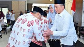 Gubernur NTB Lalu Muhamad Iqbal Didampingi Wakil Gubernur NTB Hj. Indah Dhamayanti Putri Atau Akrab Disapa Umi Dinda Saat Melepas Kafilah NTB Yang Akan Mengikuti MTQ Nasional XXXI 2026 di Semarang, Jawa Tengah.